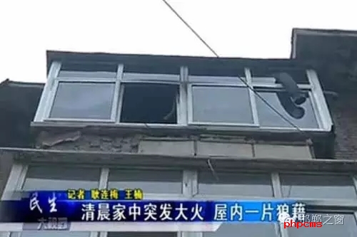 8月9日早，邯鄲新興大街青年路口，和平里小區(qū)16號(hào)樓2單元，一居民家中著火。消防官兵接警后，立即趕往現(xiàn)場(chǎng)，經(jīng)過(guò)消防隊(duì)員十多分鐘的搶救，大火被全部撲滅。不過(guò)所幸，無(wú)人員受傷，目前，起火原因還在調(diào)查中。