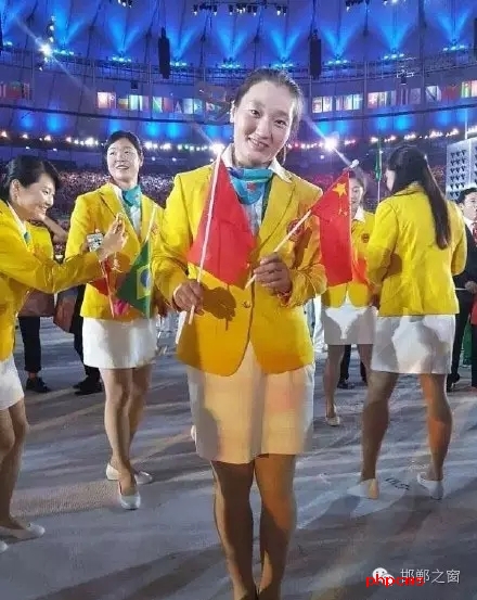 每屆的奧運(yùn)會(huì)都是世界億萬(wàn)人關(guān)注的焦點(diǎn)，讓我們感到欣喜的是，這屆奧運(yùn)會(huì)上有兩名咱邯鄲籍運(yùn)動(dòng)員，她們是代表國(guó)家女子柔道隊(duì)出征的周超和代表國(guó)家田徑隊(duì)出征的華紹青。其中，29歲的周超將在8月10日21時(shí)參加女子柔道(70公斤級(jí))項(xiàng)目。