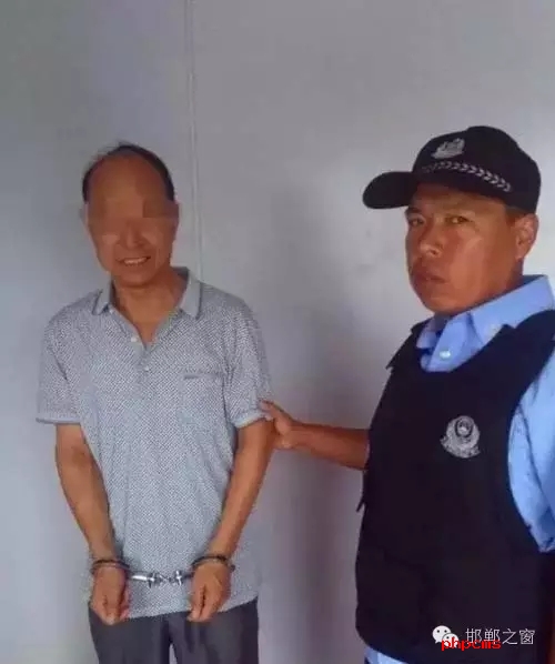 8月9日6時(shí)許，邯鄲大名鋪上高速口檢查站執(zhí)勤民警對(duì)一輛白色捷達(dá)車(chē)進(jìn)行安檢時(shí)，車(chē)上一名男乘客自稱(chēng)忘帶身份證，民警遂讓該男子提供其身份證號(hào)。經(jīng)核查，該男子為許某良，系涉嫌保險(xiǎn)詐騙網(wǎng)上逃犯。該許于5月31日，騙取國(guó)家養(yǎng)老保險(xiǎn)金12萬(wàn)余元，被魏縣公安局網(wǎng)上追逃。
